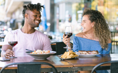Homens comem mais fora. Mulheres pedem mais comida por app em SP