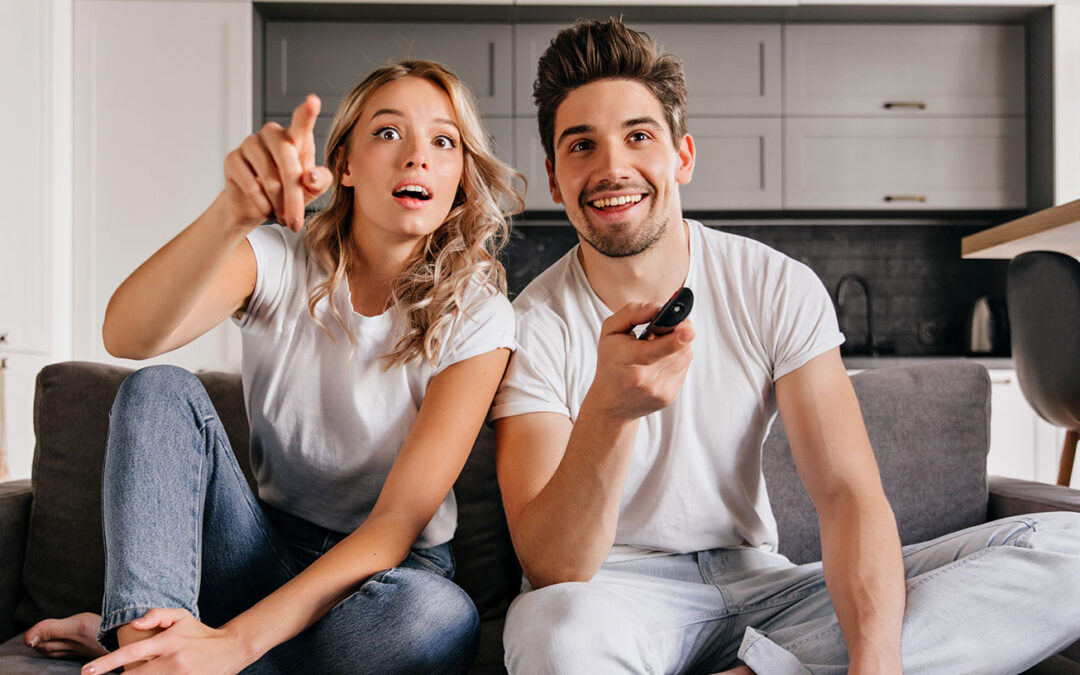 Metade dos brasileiros das classes ABC assiste à TV “tradicional”