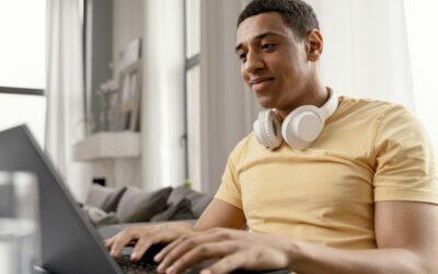 Geração Z prefere ensino presencial e emprego com carteira assinada, aponta pesquisa