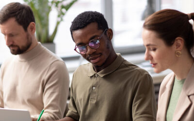 Aliança feminina: mulheres são as principais propulsoras do crescimento profissional de outras mulheres
